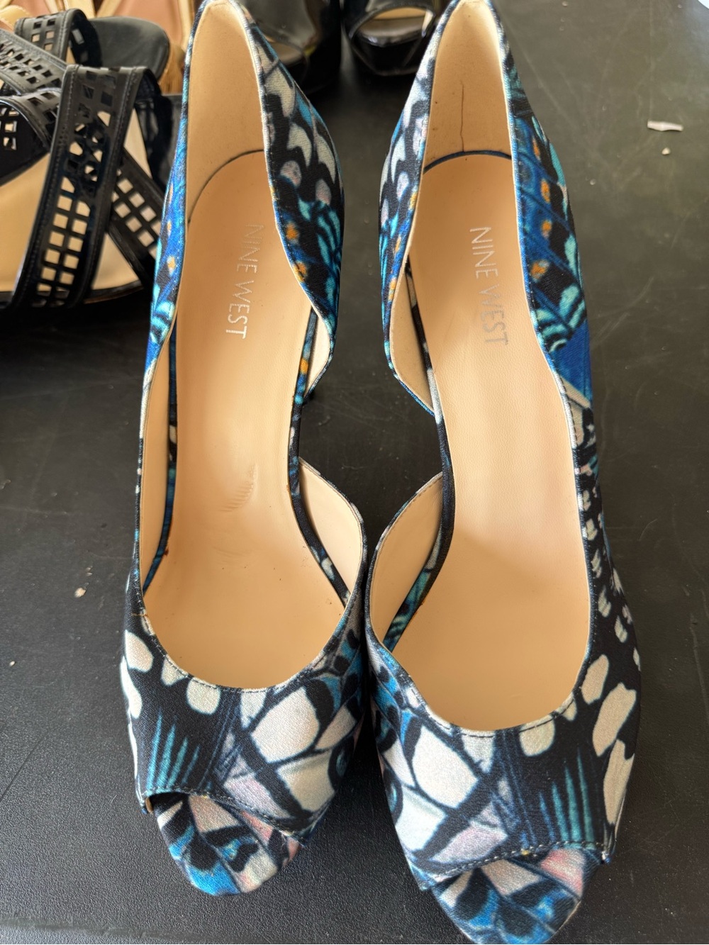 Nine West Blue and Black Floral Peep-Toe Pumps